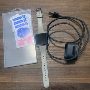 Fitbit versa lite works perfectly